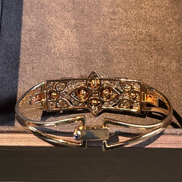 2.63 TCW Estate Diamond, Gold, and Platinum Bangle Bracelet - Picture 5 of 5